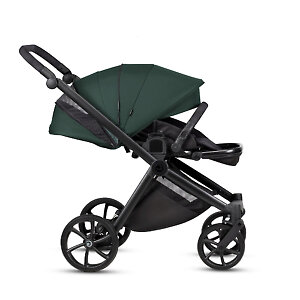 Если малыш захочет отдохнуть, опустите спинку и поднимите подножку, получив ровное спальное место