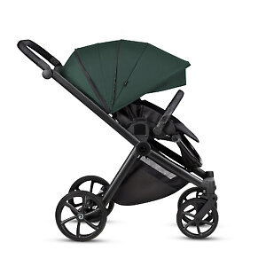 Капюшон прогулочного блока в раскрытом виде просто гигантский