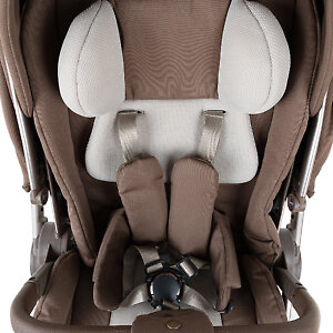 Внутренние ремни с мягкими плечевыми накладками и магнитным замком, есть мягкий подголовник