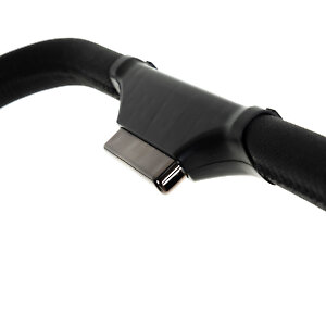 По центру ручки кнопка регулировки её по высоте телескопически