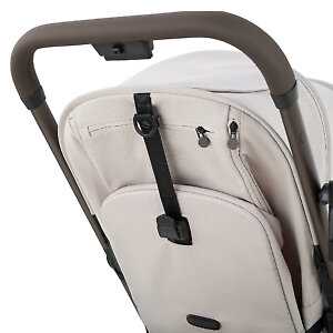 На спинке есть кармашек на молнии для мелочи