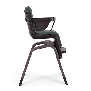 Стул без столешницы, но с бампером и приподнятым сиденьем используется для детей от 3 до 5 лет