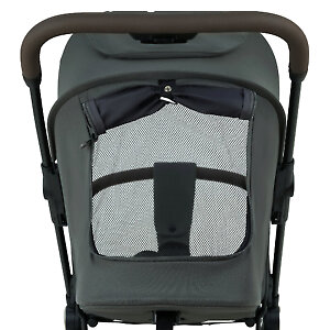 Под кармашком расположено вентиляционное окошко