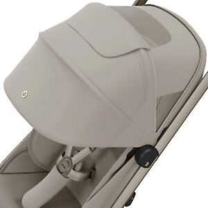 В дополнительной секции капора есть смотровое окошко и два вентиляционных окна по бокам