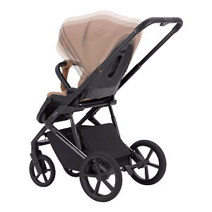 Капюшон регулируется по высоте по мере роста ребенка