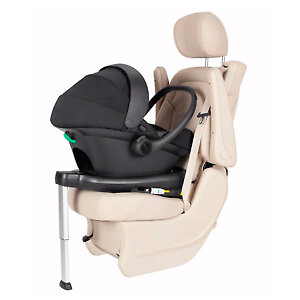 Либо путем установки на isofix-базу (приобретается отдельно)