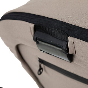 Спинка регулируется рычажком