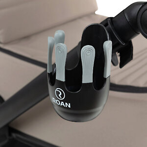 Коляска комплектуется подстаканником