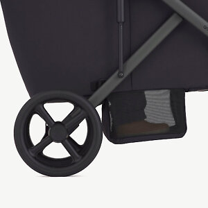 Снизу вагончика есть отсек для ножек детей