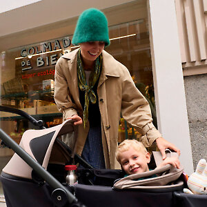 У вагончика два отдельных капюшона