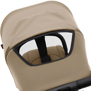 В капоре предусмотрено смотровое окошко