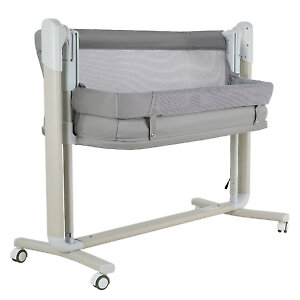 Бортик опускается для быстрого доступа к малышу