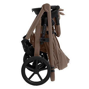 Коляска складывается книжкой вместе с сиденьем установленным по ходу движения