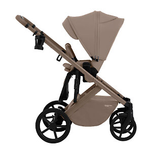 Сиденье можно установить лицом к родителю