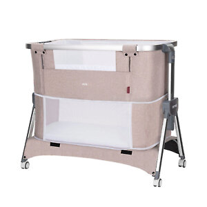 Она легко трансформируется в манеж