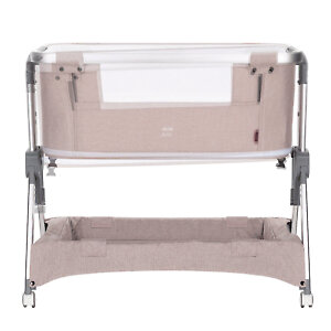 Можно наклонить кроватку с одной из сторон