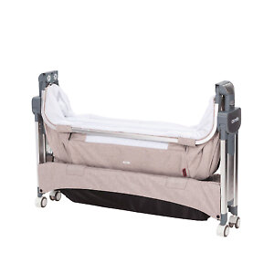 Кроватка легко складывается в компактную конструкцию