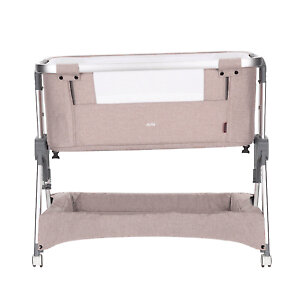 Наклон кроватки можно отрегулировать с одной из сторон