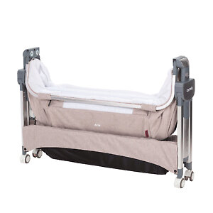 Кроватка складывается для хранения или транспортировки