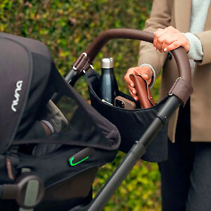 В сумочке можно хранить кошелек, смартфон, ключи и другую мелочь