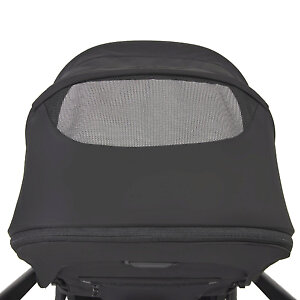 Для наблюдения за малышом воспользуйтесь смотровым окошком в капюшоне