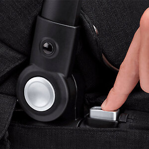 Люлька снимается с шасси с помощью двух кнопок с эффектом памяти