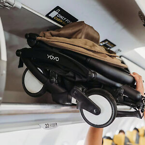 Коляска помещается на верхнюю полку салона самолета и проходит как ручная кладь