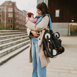 Переносить YOYO 3 можно на плече, ремешок включен в комплект