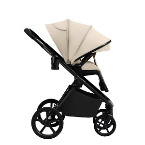 В капюшоне предусмотрена дополнительная секция на молнии и козырек