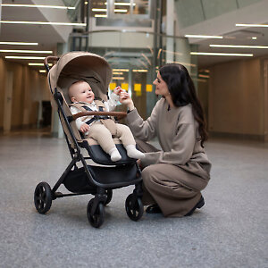 Удобная и практичная прогулочная коляска для ребенка от 6 месяцев