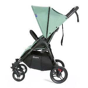 Хорошая вертикальная посадка малыша с минимальным завалом спинки