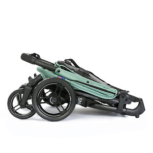 Коляска складывается в компактную конструкцию сиденьем внутрь