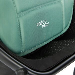 В области ножек малыша прорезиненный материал