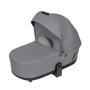 У люльки есть чехол на ножки с ветрозащитным бортиком, в котором смотровое окошко