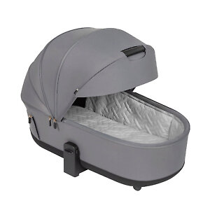 Внутри мягкая обивка и плотный матрасик