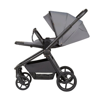 Если ребенок захочет поспать - опустите спинку в горизонт и поднимите подножку