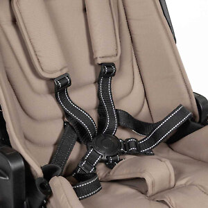 Для фиксации ребенка 5-ти точечные ремни с мягкими накладками на плечи и паховую зону