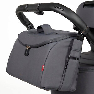 В комплекте коляски фирменная сумка-трансформер на ручку