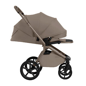 У колясок серии Neo капюшон увеличенного размера, состоит из 4 секций