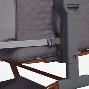 С помощью ремней колыбель можно зафиксировать вплотную к родительской кровати