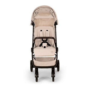 У коляски Trvl Lx узкое шасси шириной 55 см и при этом вместительное сиденье