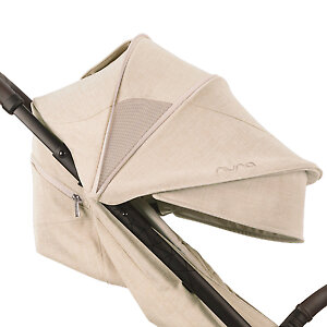 Для лета дополнительный козырек и два сетчатых окошка по бокам