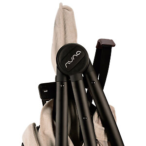 В комплекте есть плечевой ремешок для переноски в сложенном виде