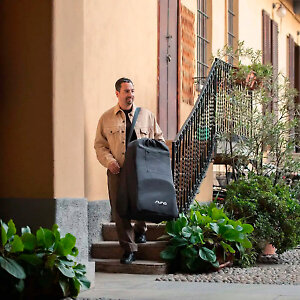 Благодаря сумке-чехлу коляску легко можно брать с собой