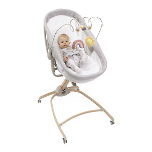 Далее трансформируется в шезлонг для подросшего малыша