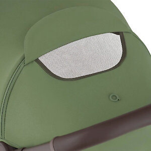 В капюшоне есть смотровое окошко со шторкой на магните