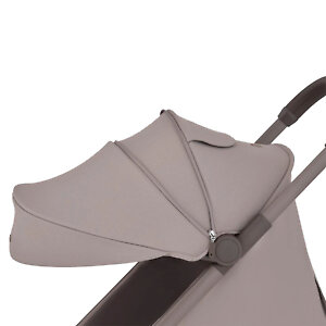 Дополнительная секция на молнии позволяет расширить капюшон