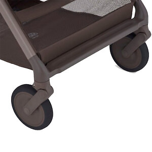 Передние колеса маневренные, но без фиксации в прямом положении