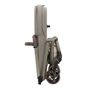 Коляску можно складывать вместе с установленной на шасси люлькой