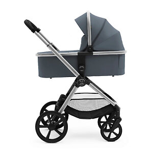 Люлька для новорожденных устанавливается на шасси коляски на оптимальной высоте